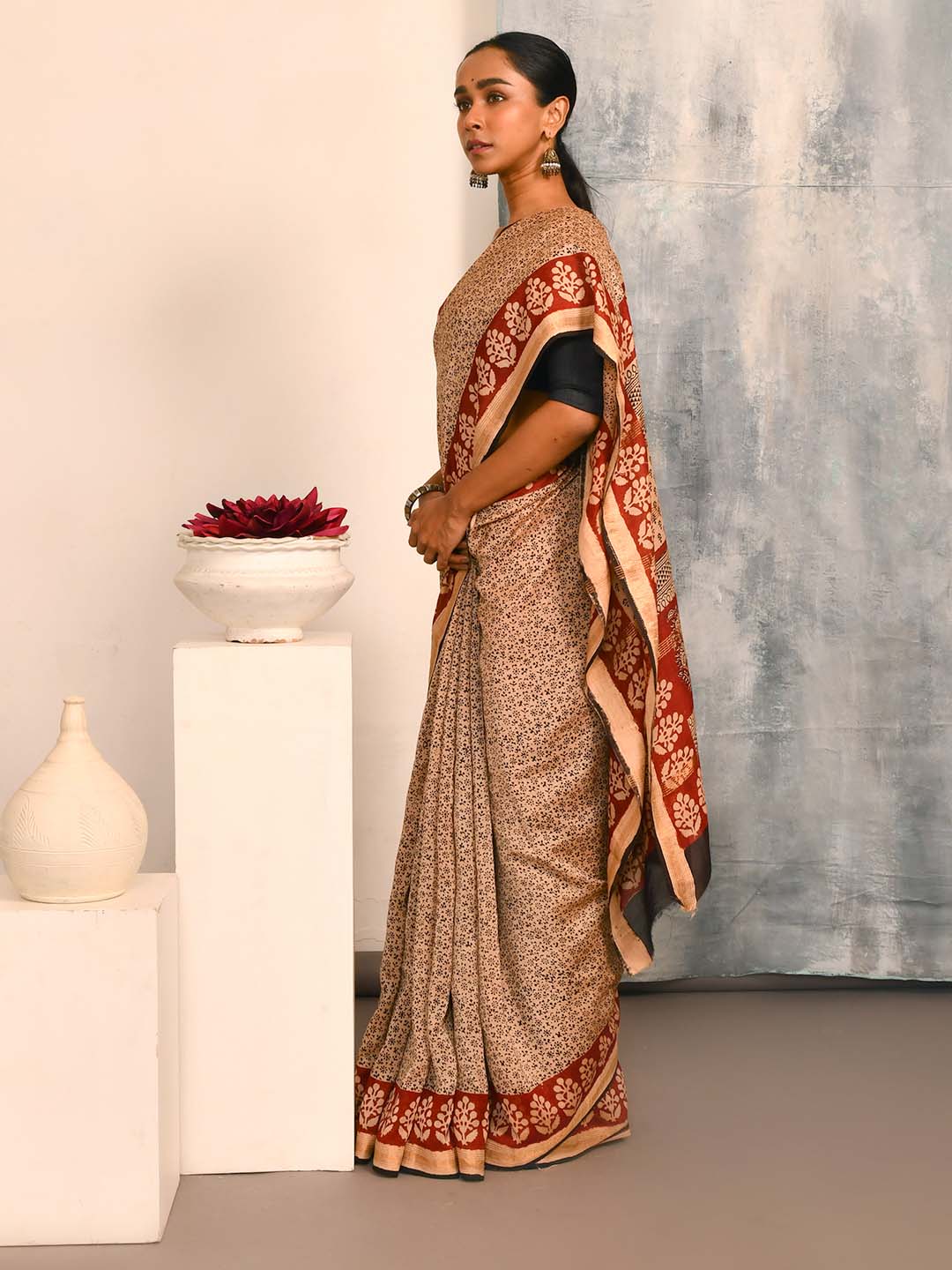 BEIGE HARMONY (SAREE)