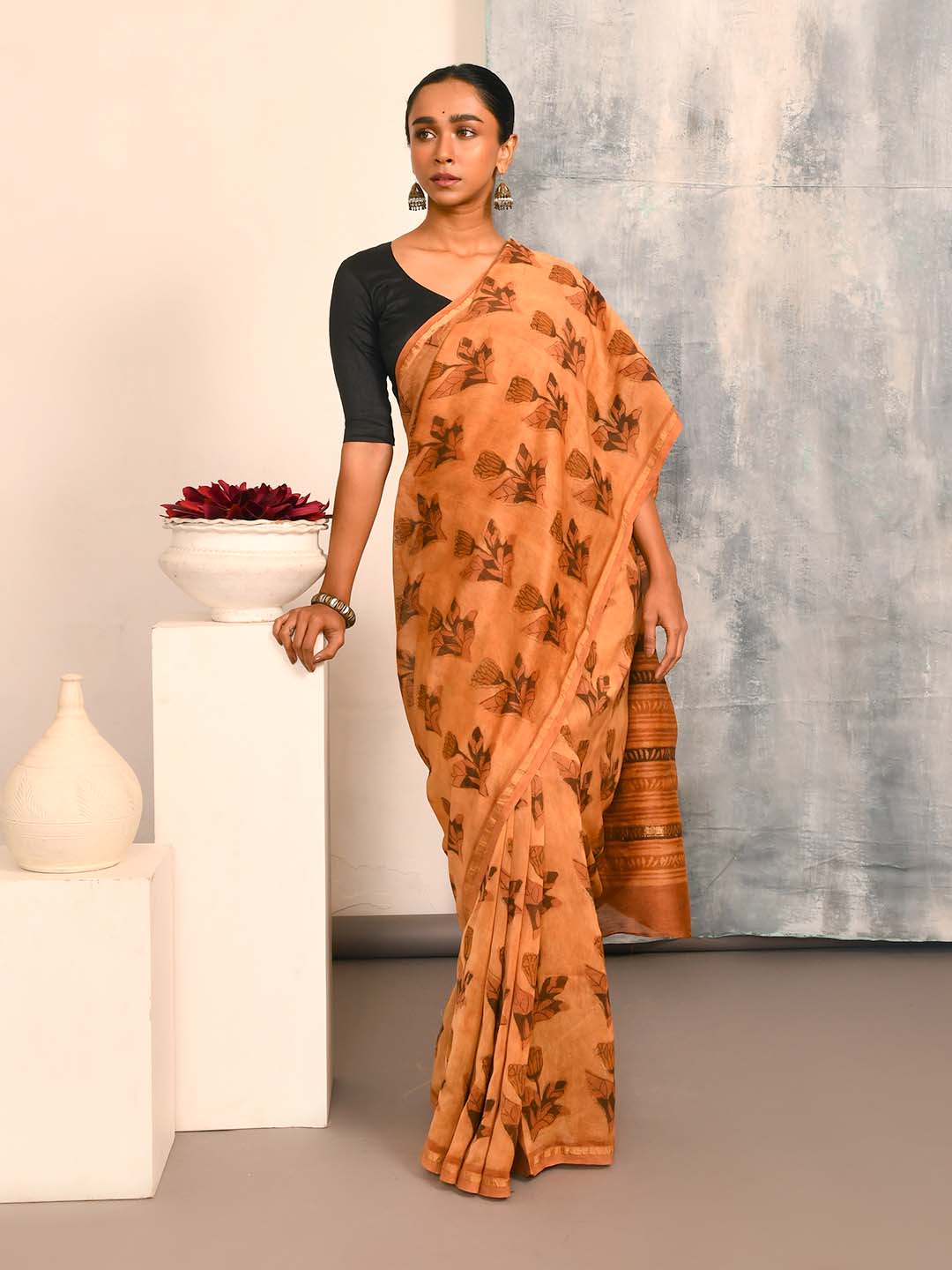 GOLDEN ELEGANCE (SAREE)