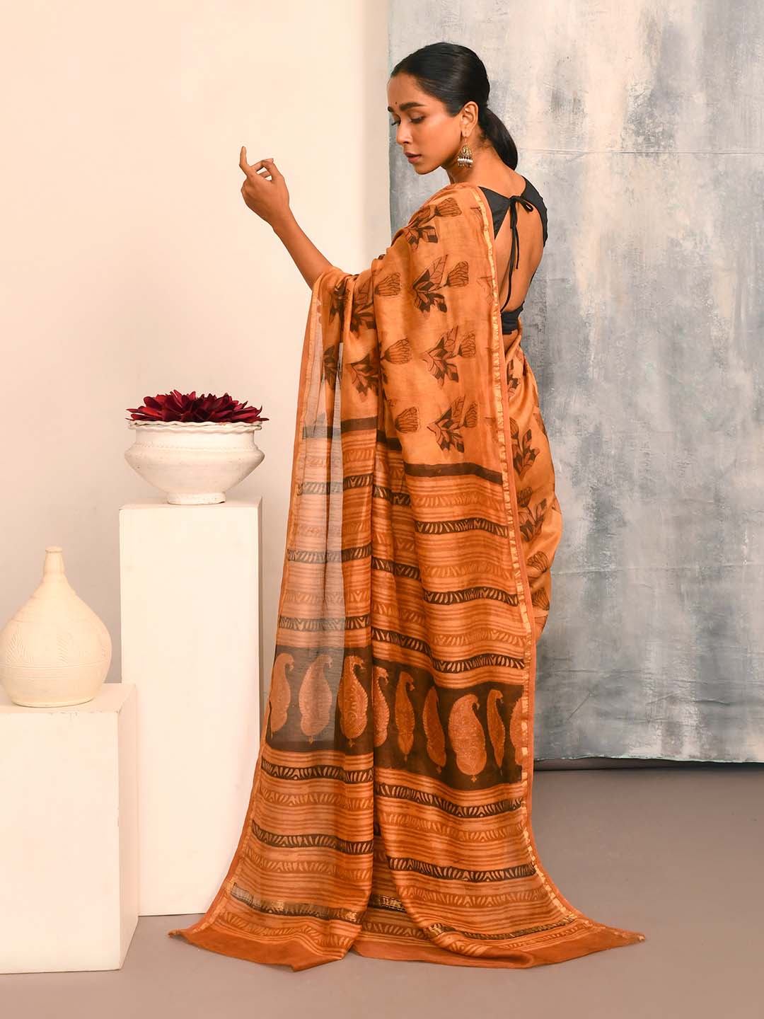 GOLDEN ELEGANCE (SAREE)