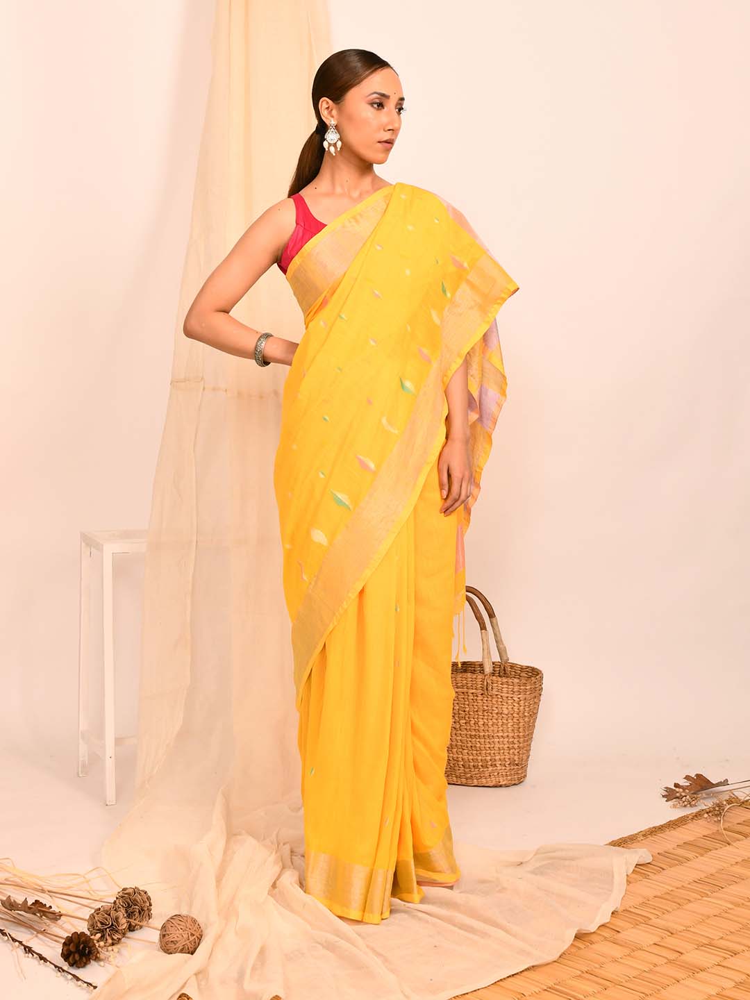 GOLDEN THREADS (SAREE)