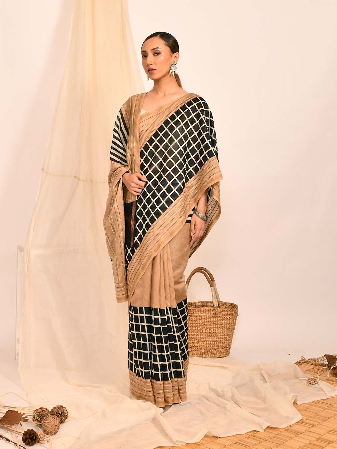 GEOMETRIC HARMONY (SAREE)