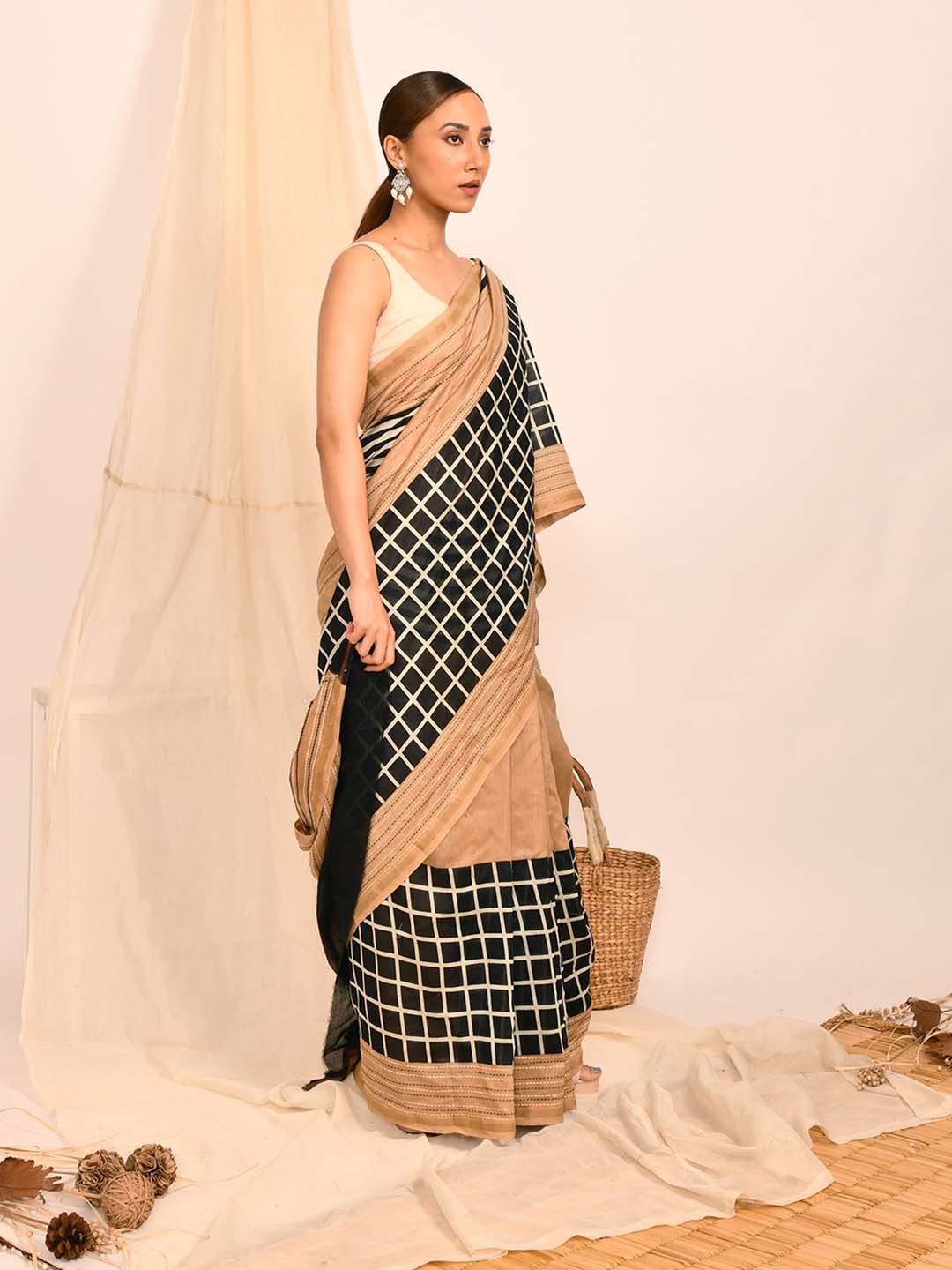 GEOMETRIC HARMONY (SAREE)