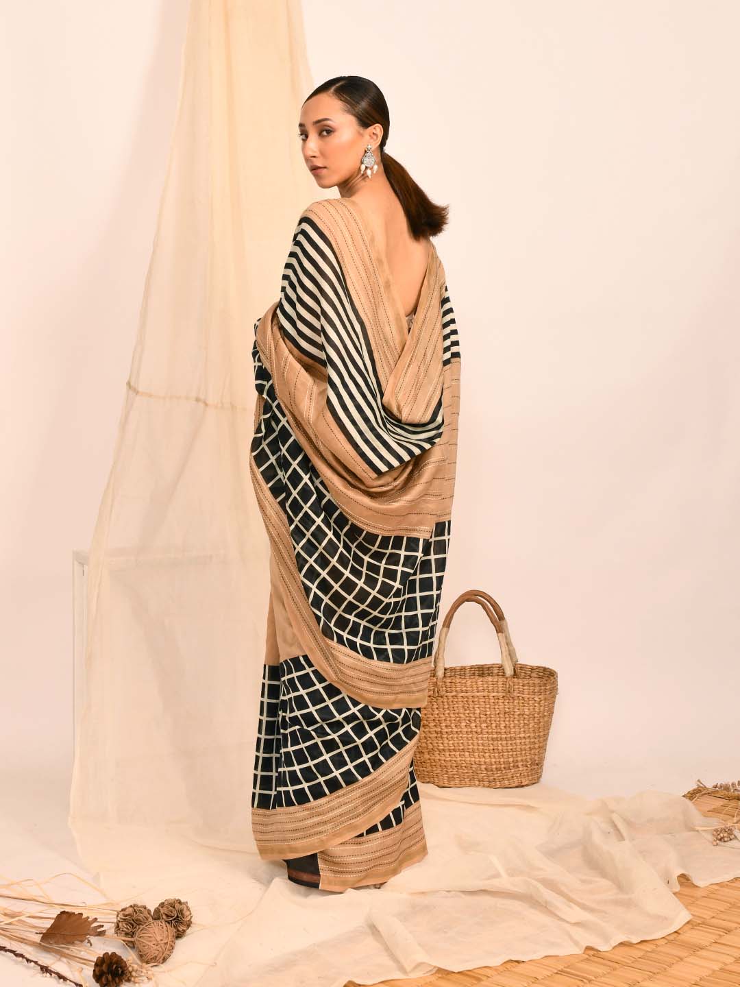 GEOMETRIC HARMONY (SAREE)