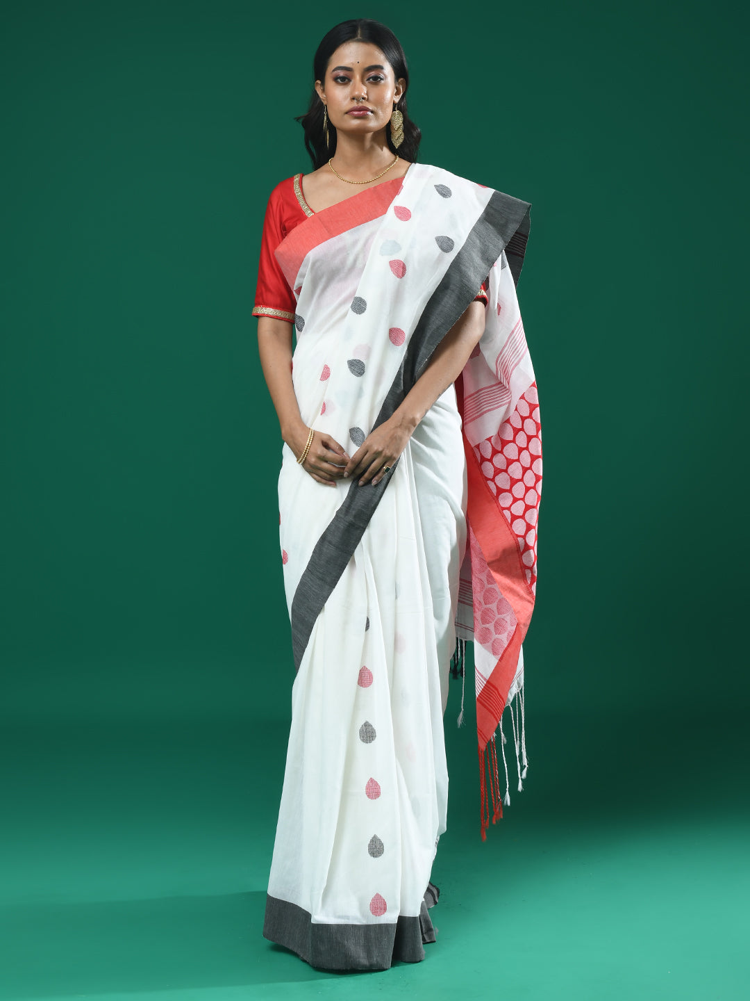 IVORY ELEGANCE (SAREE)