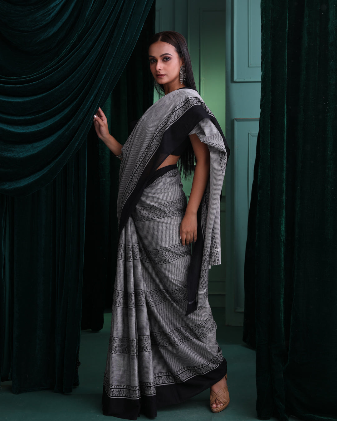 EBONY STRIPES (SAREE)