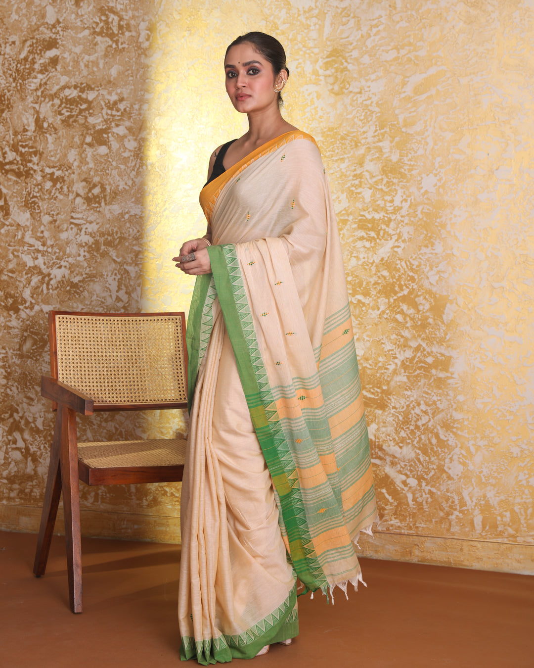 WHITE HARMONY (TAANT  SAREE)