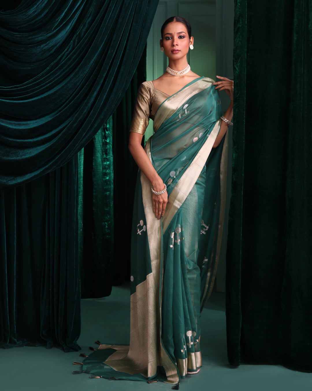 EMERALD ELEGANCE (BANARASI ART SILK SAREE)