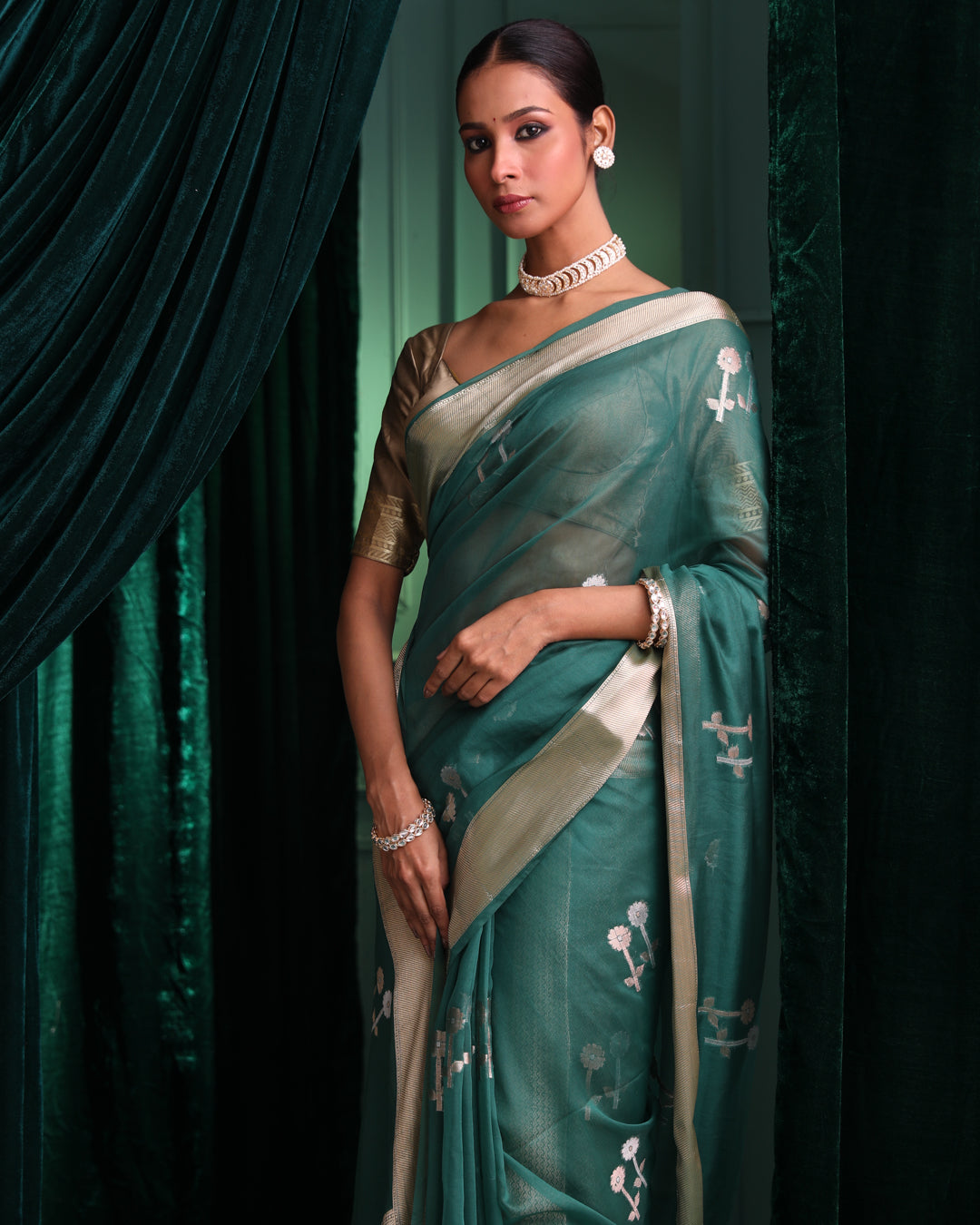 EMERALD ELEGANCE (BANARASI ART SILK SAREE)