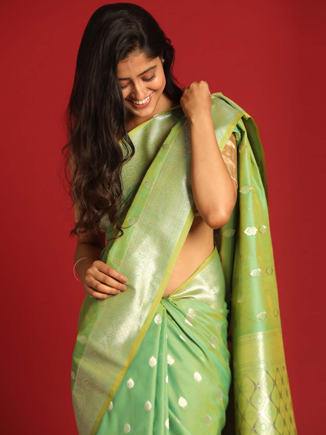 Indethnic Banarasi Green Ethnic Motifs Woven Design Festive Wear Saree - View 3