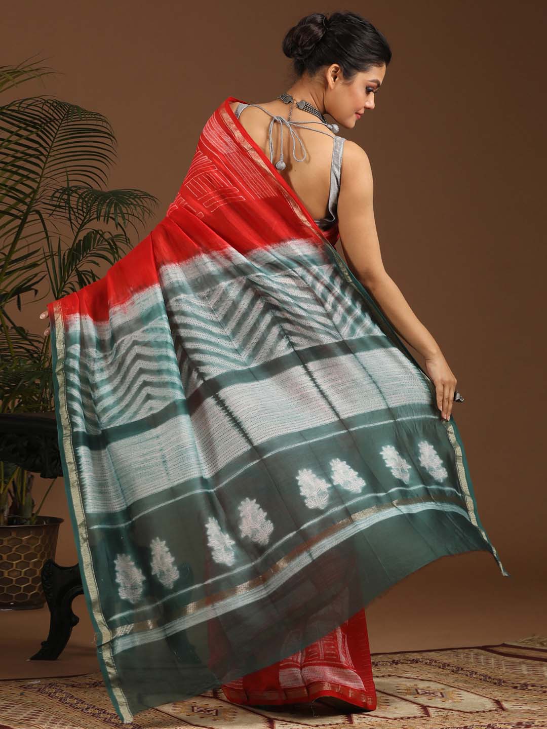 Indethnic Shibori Silk Cotton Saree in Red - View 3