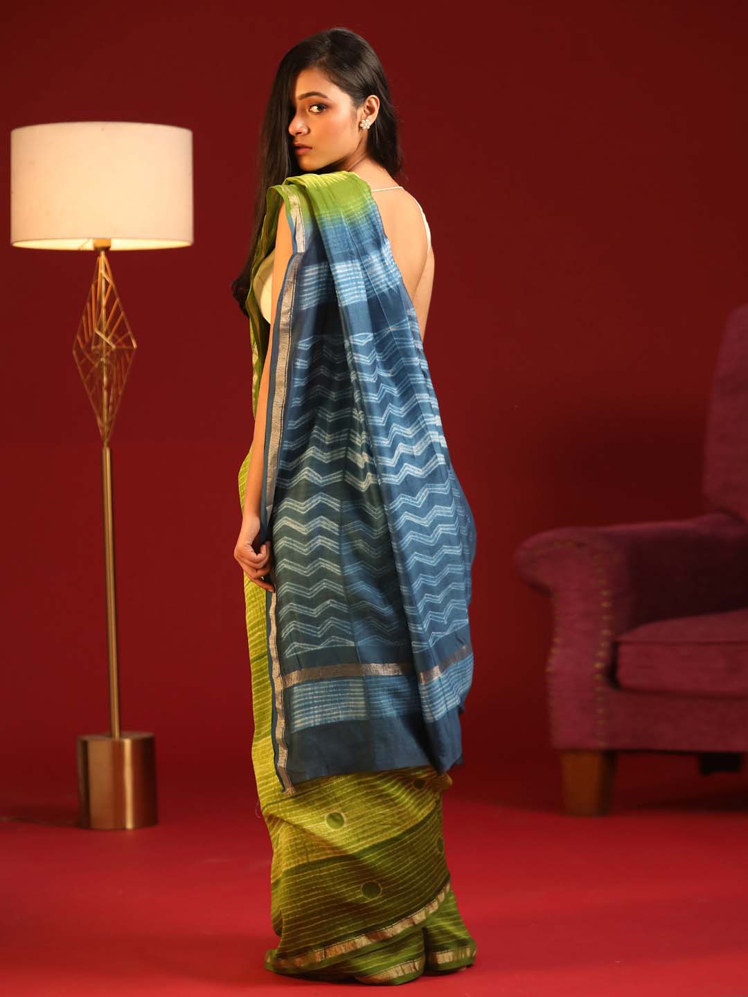 Indethnic Shibori Silk Cotton Saree in Green - View 3