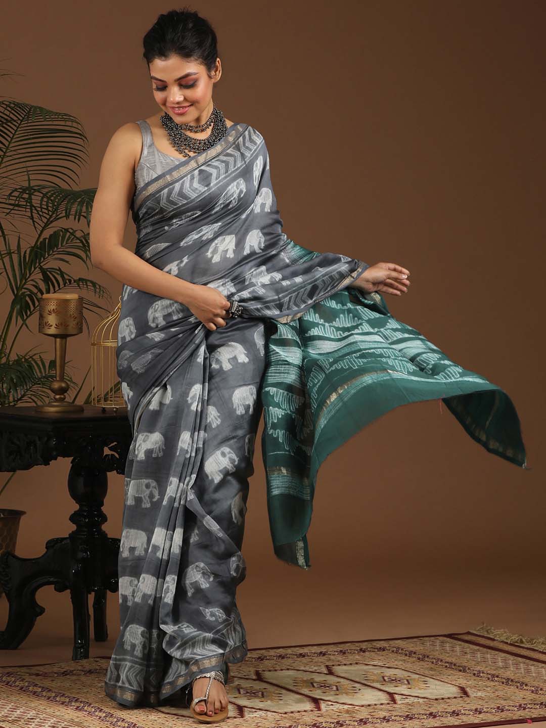 Indethnic Shibori Silk Cotton Saree in Grey - View 1