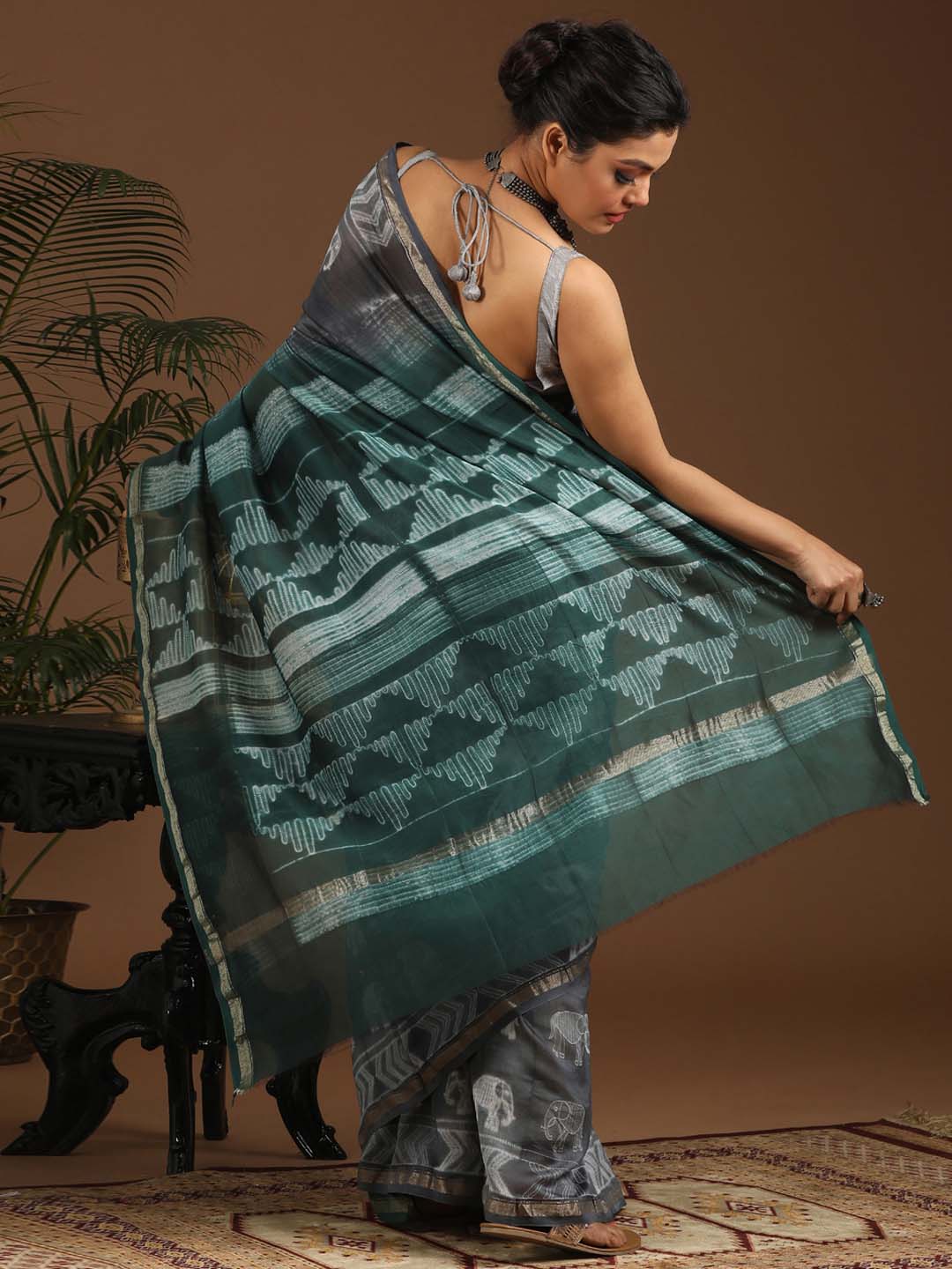 Indethnic Shibori Silk Cotton Saree in Grey - View 3