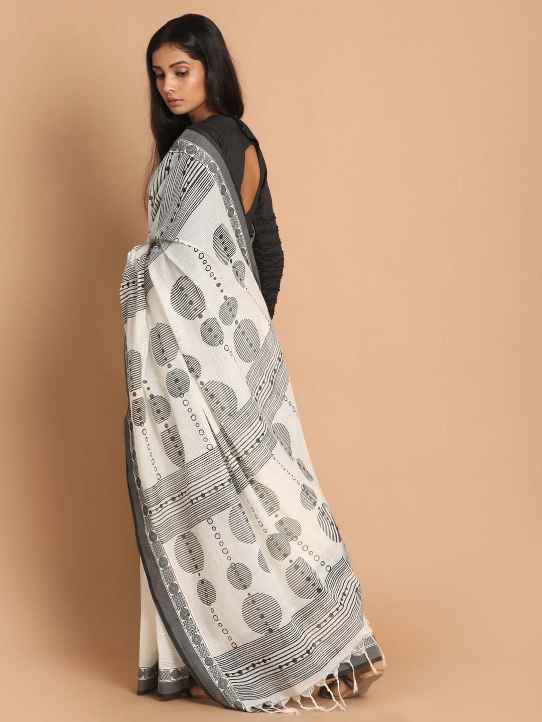Indethnic Printed Pure Cotton Saree in Black - View 3