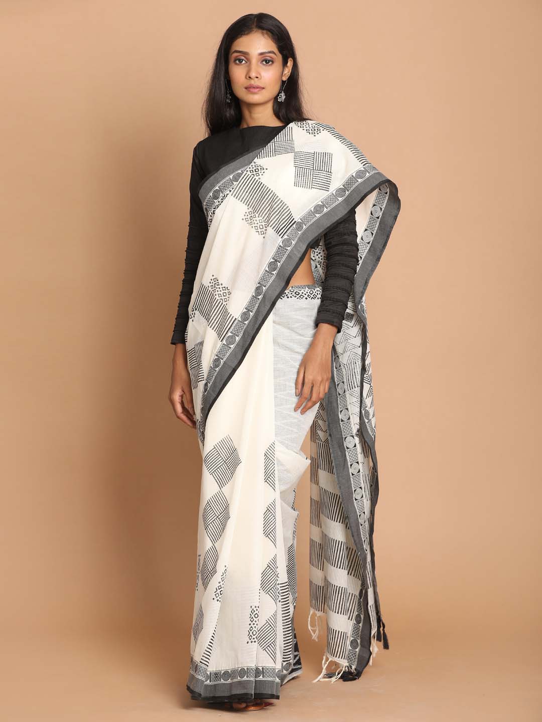 Indethnic Printed Pure Cotton Saree in Black - View 1