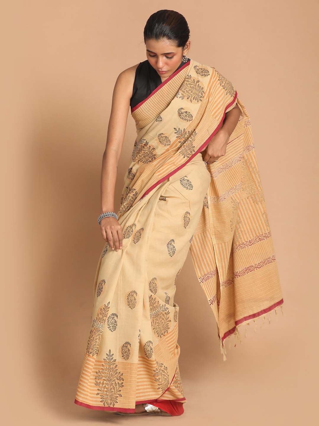 Indethnic Printed Pure Cotton Saree in Black - View 2