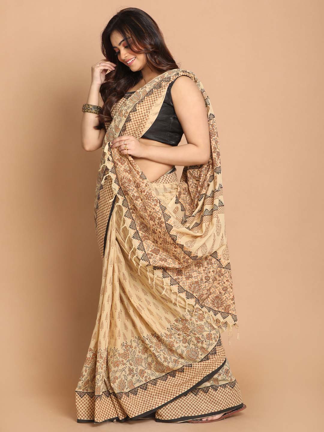 Indethnic Printed Pure Cotton Saree in Black - View 2