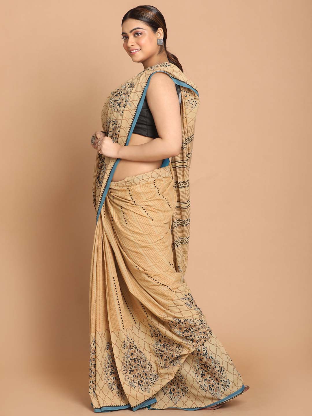 Indethnic Printed Pure Cotton Saree in Black - View 2