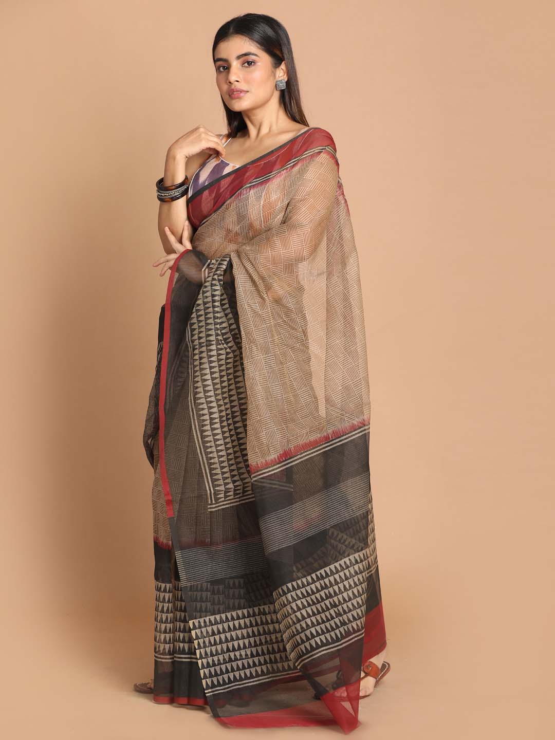 Indethnic Printed Cotton Blend Saree in black - View 2