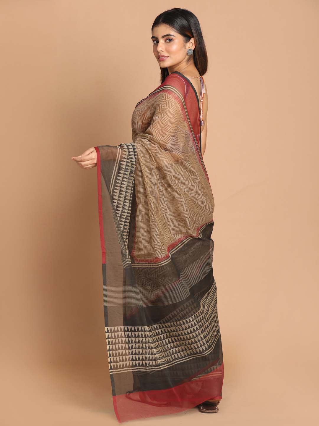 Indethnic Printed Cotton Blend Saree in black - View 3