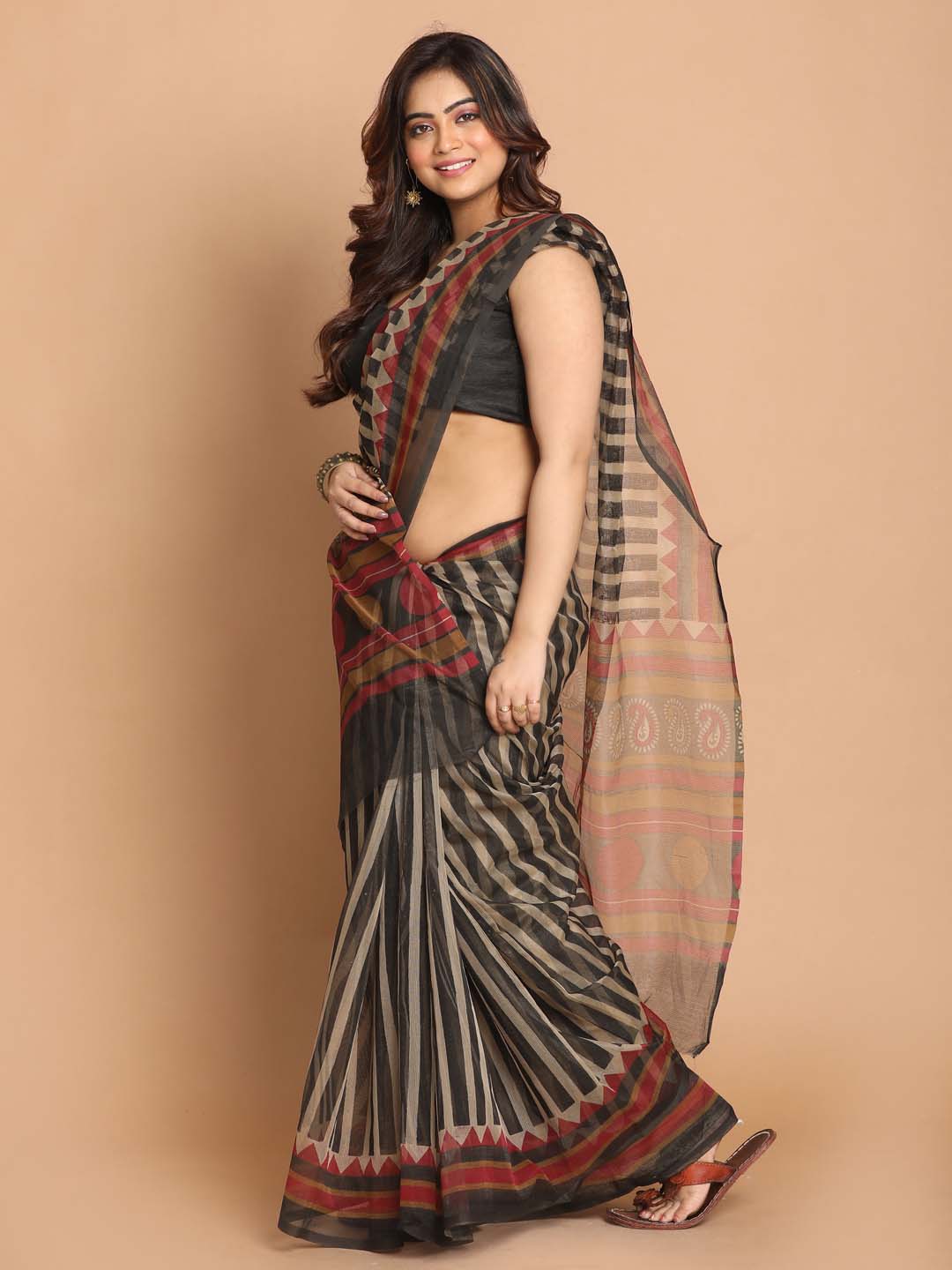 Indethnic Printed Cotton Blend Saree in black - View 2