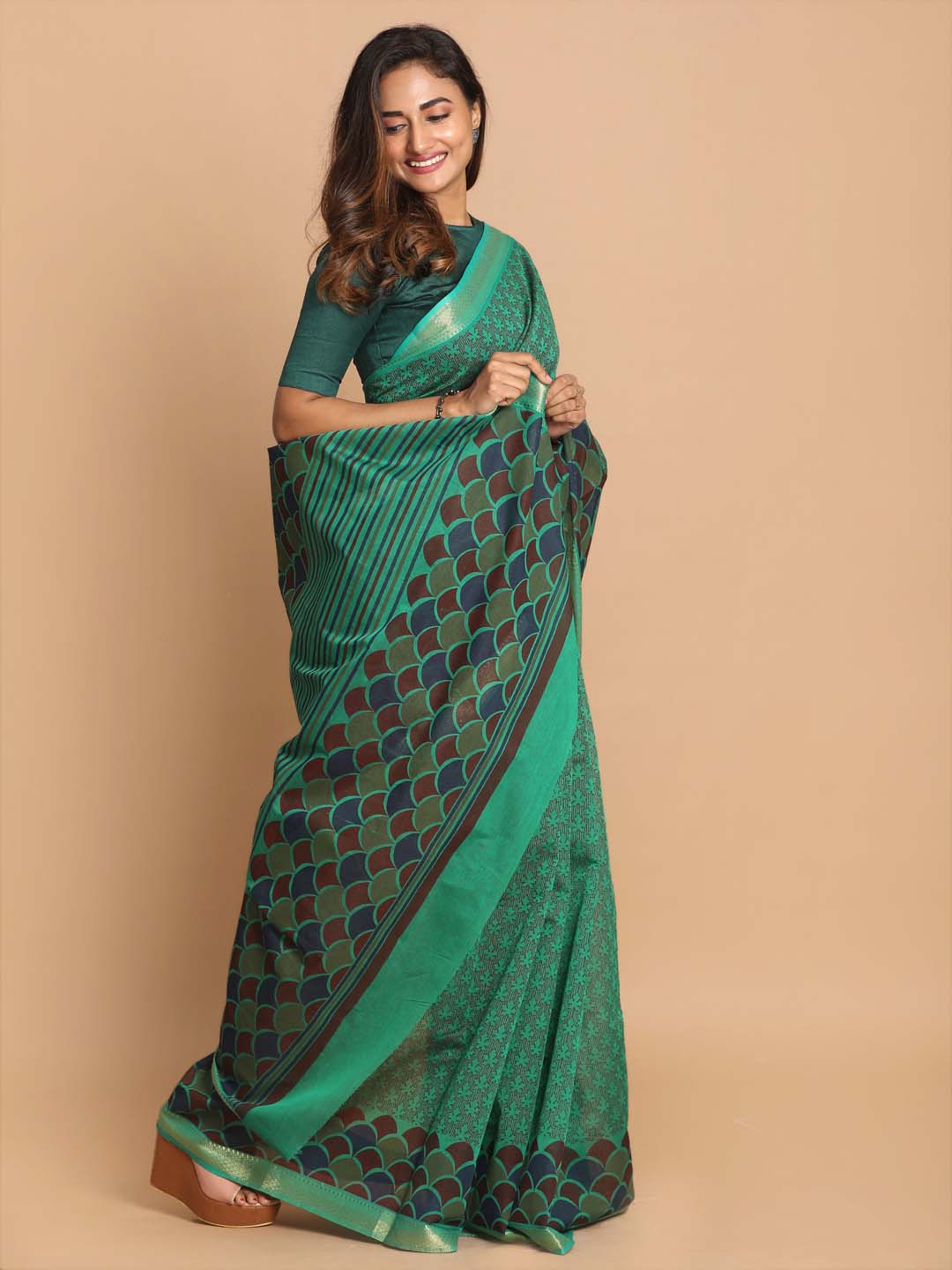 Indethnic Printed Cotton Blend Saree in Green - View 2