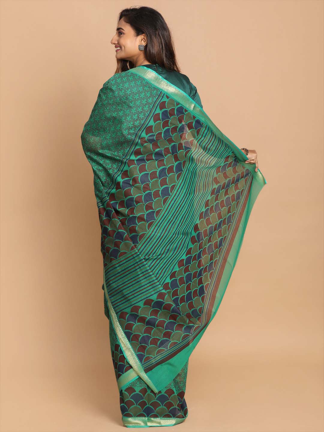 Indethnic Printed Cotton Blend Saree in Green - View 3