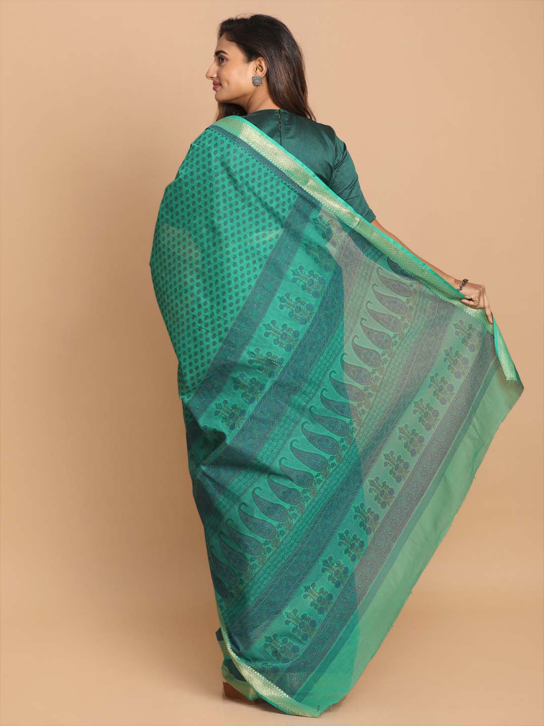 Indethnic Printed Cotton Blend Saree in Green - View 3