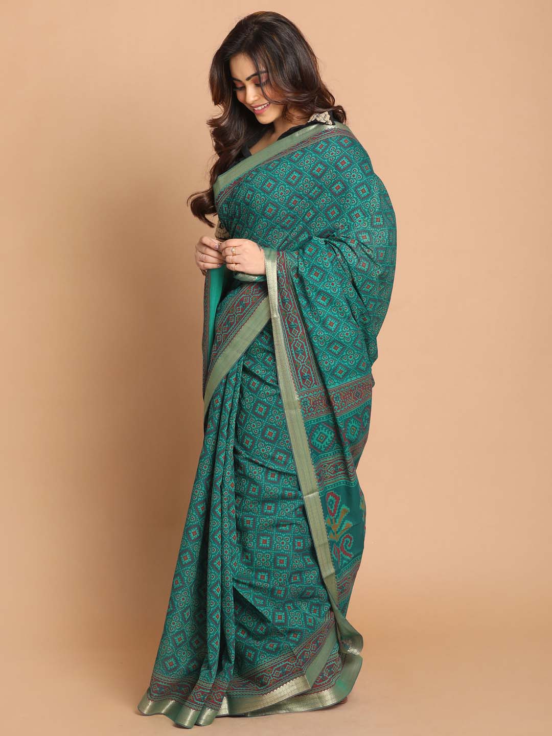 Indethnic Printed Cotton Blend Saree in Green - View 2