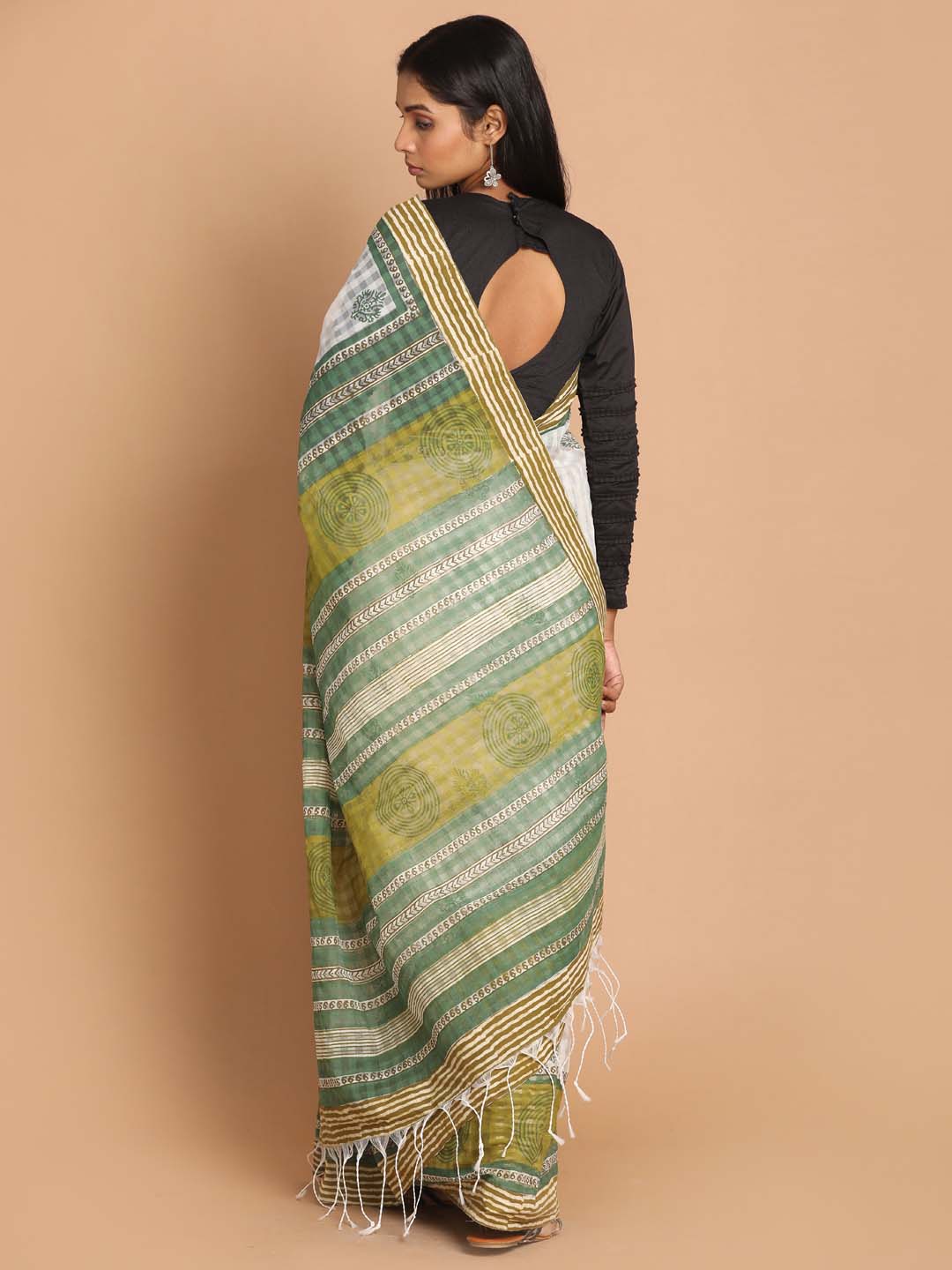 Indethnic Printed Cotton Blend Saree in green - View 3