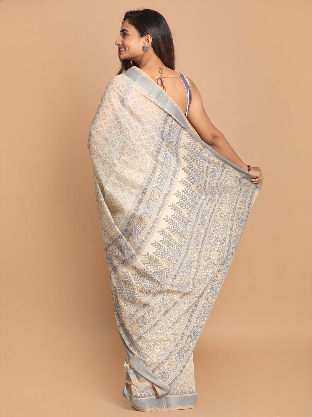 Indethnic Printed Cotton Blend Saree in Grey - View 3