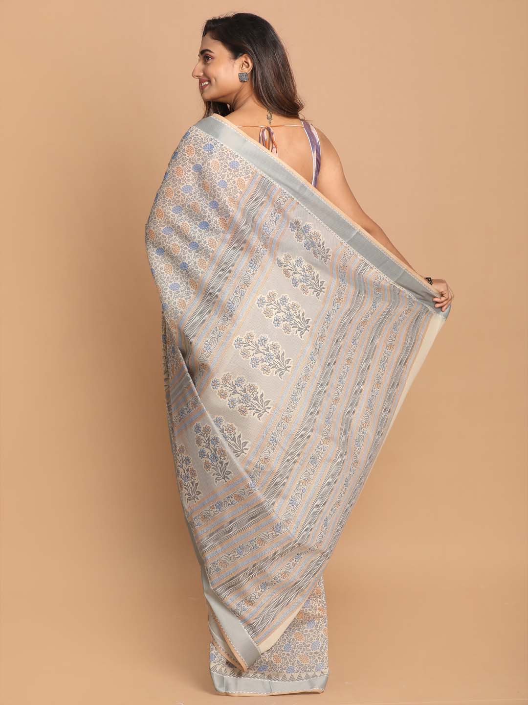 Indethnic Printed Cotton Blend Saree in Grey - View 3