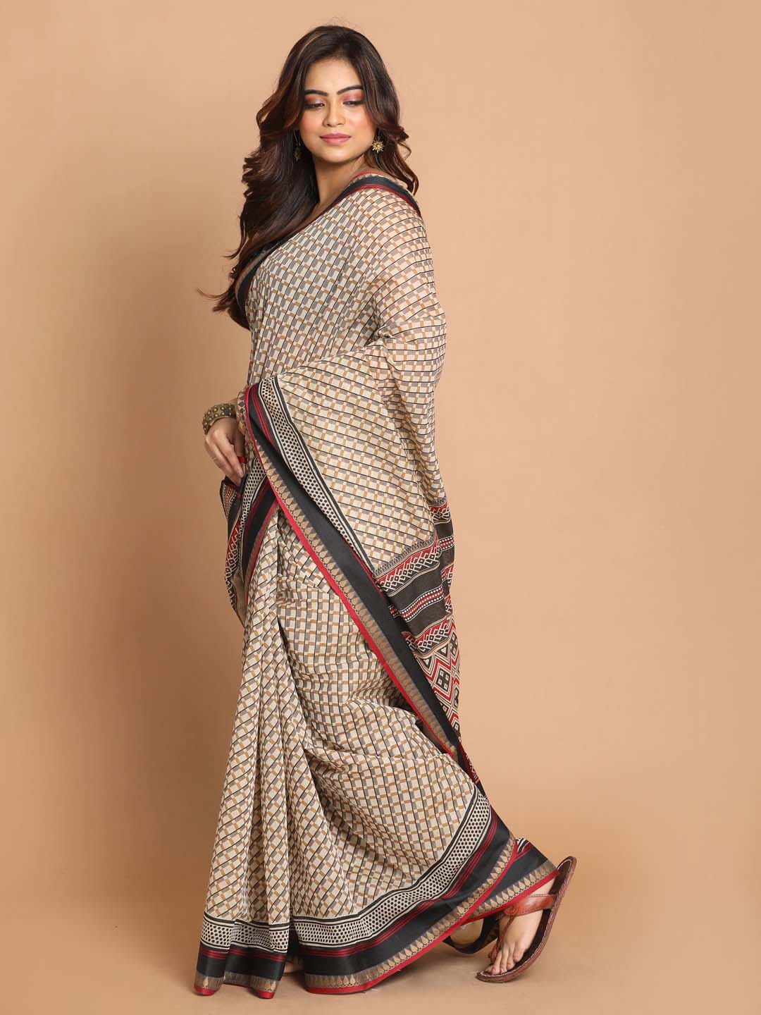 Indethnic Printed Cotton Blend Saree in Grey - View 2