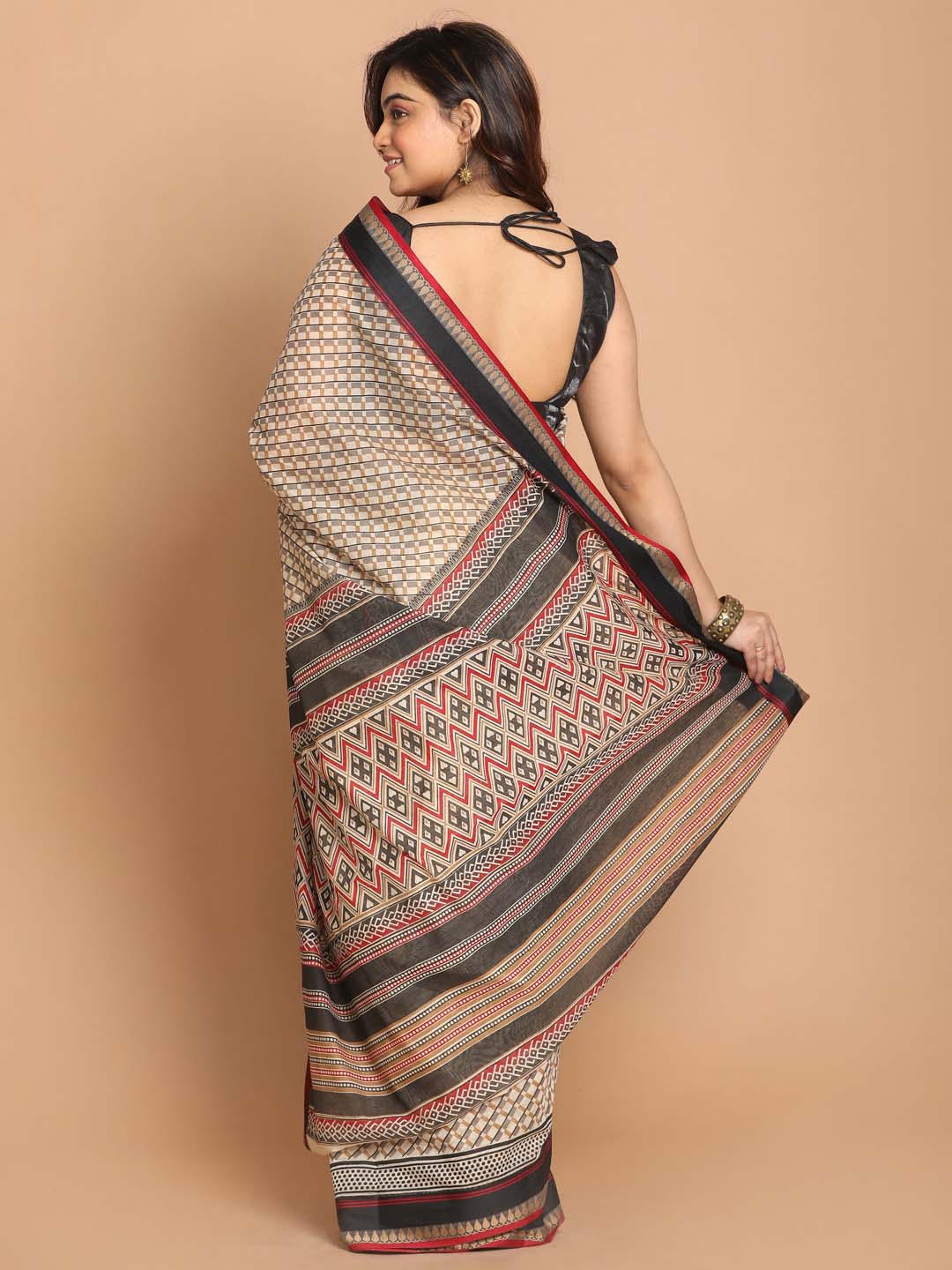 Indethnic Printed Cotton Blend Saree in Grey - View 3