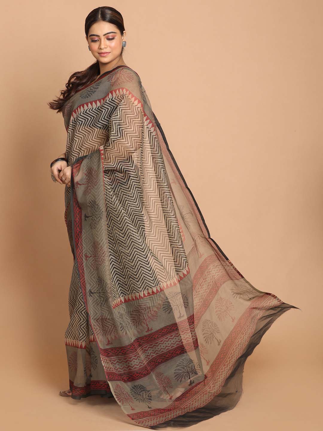 Indethnic Printed Cotton Blend Saree in Grey - View 3