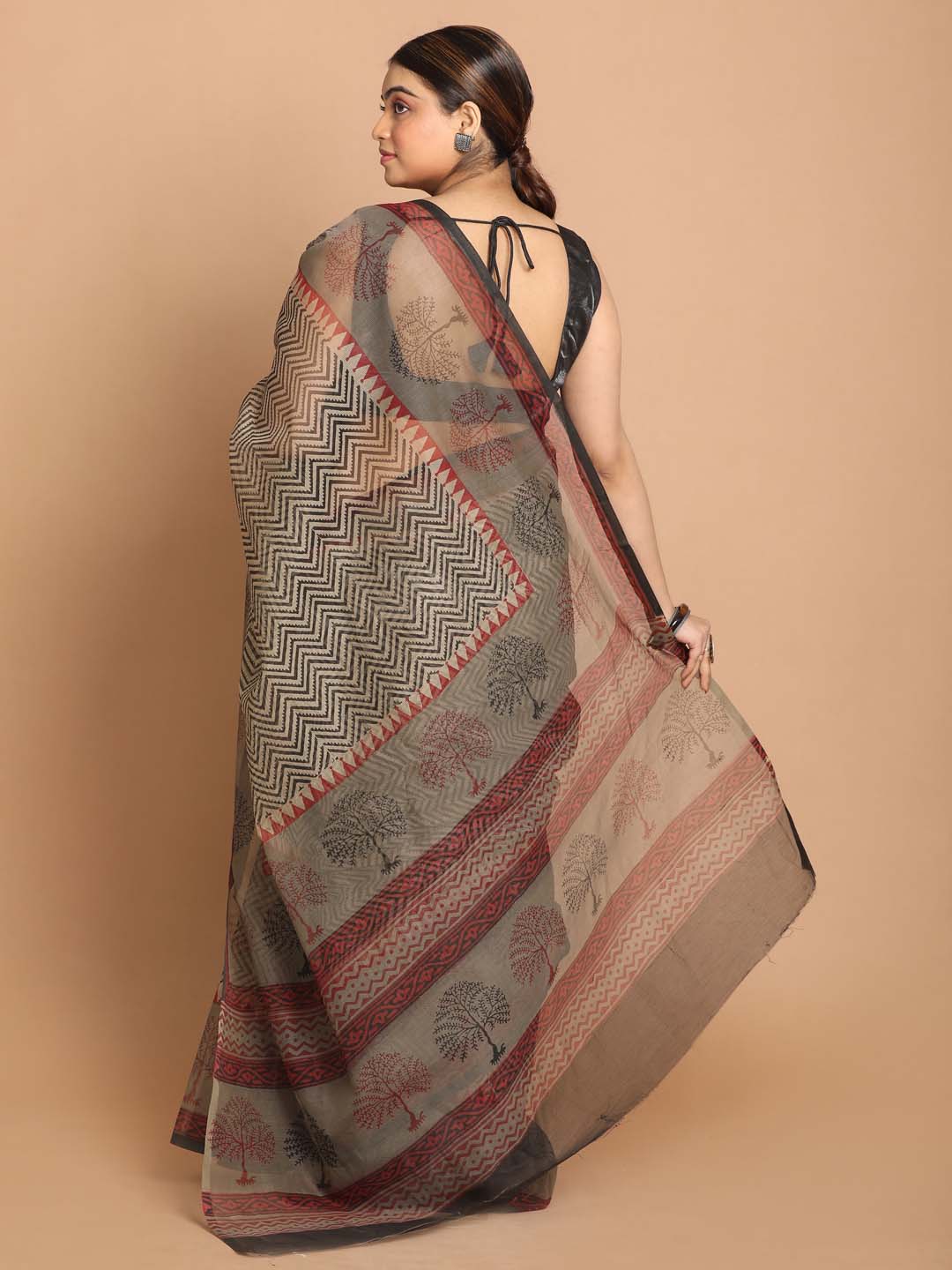 Indethnic Printed Cotton Blend Saree in Grey - View 1