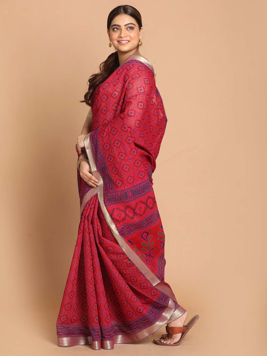 Indethnic Printed Cotton Blend Saree in Magenta - View 2