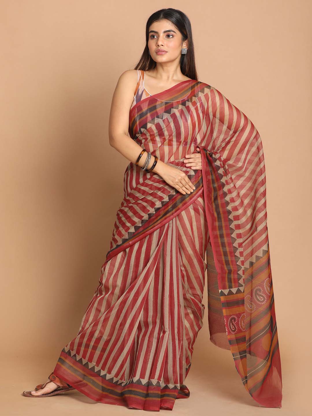 Indethnic Printed Cotton Blend Saree in maroon - View 1