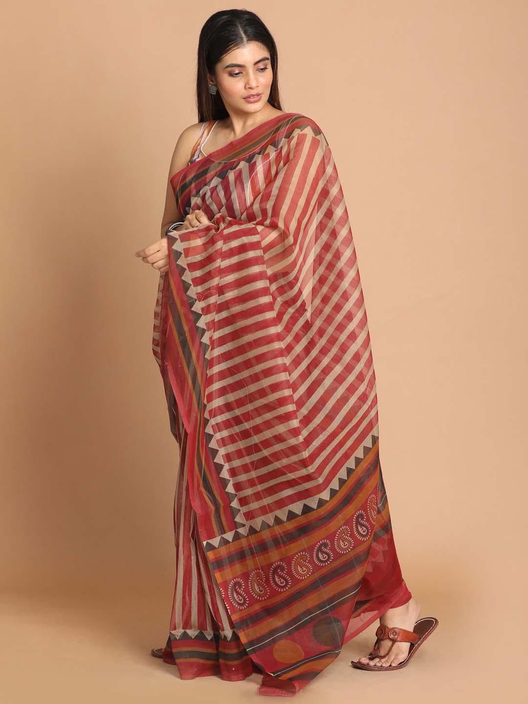 Indethnic Printed Cotton Blend Saree in maroon - View 2