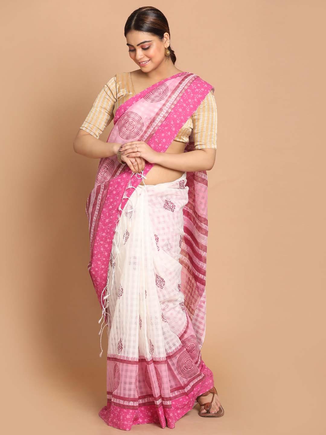 Indethnic Printed Cotton Blend Saree in pink - View 1