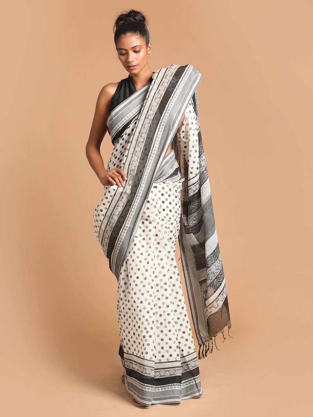 Indethnic Printed Pure Cotton Saree in Black - View 1