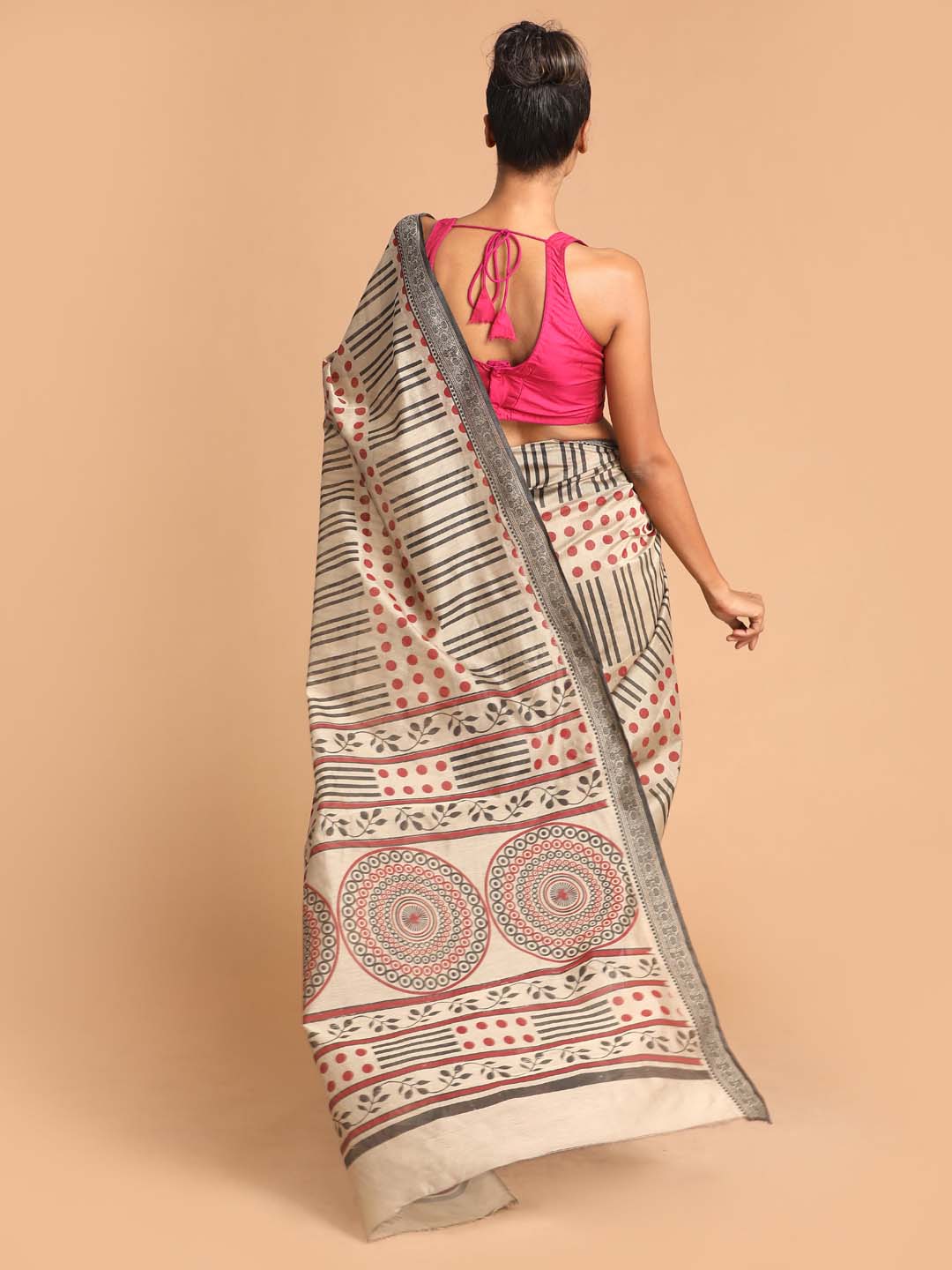 Indethnic Printed Cotton Blend Saree in Black - View 3