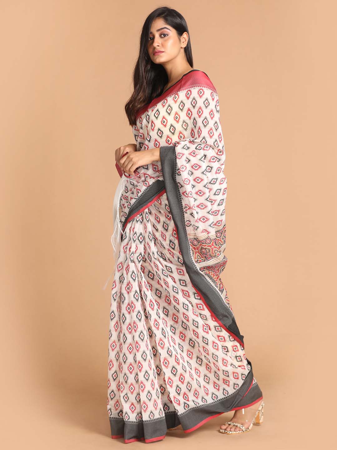 Indethnic Printed Cotton Blend Saree in Black - View 2