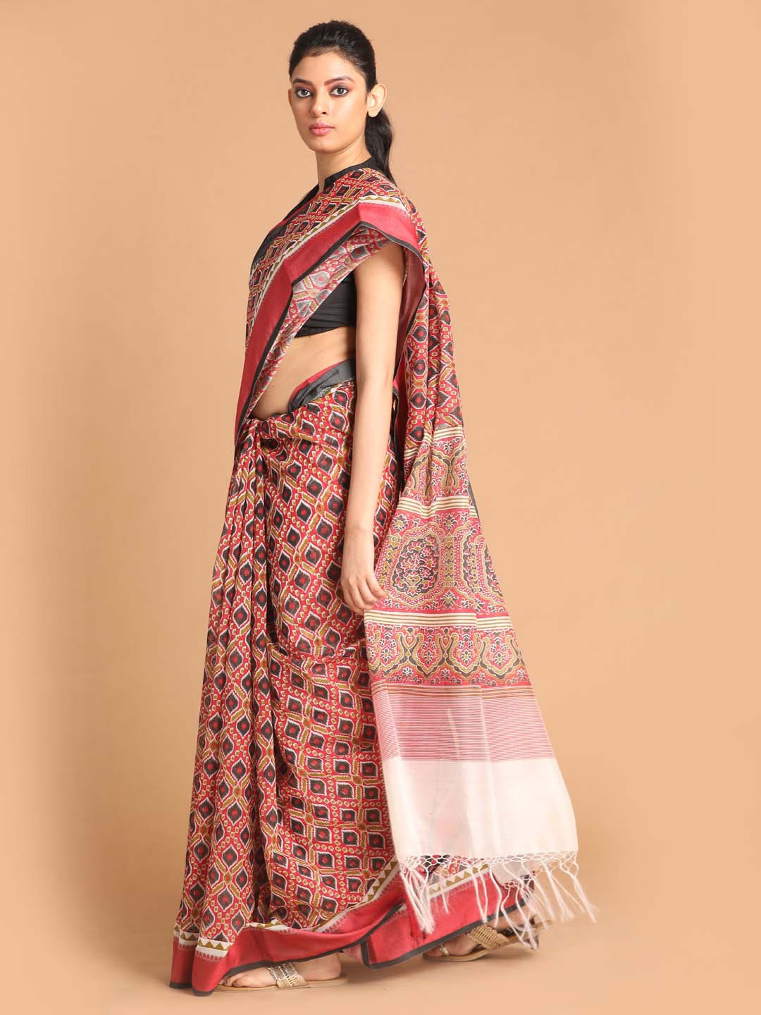 Indethnic Printed Cotton Blend Saree in Maroon - View 3