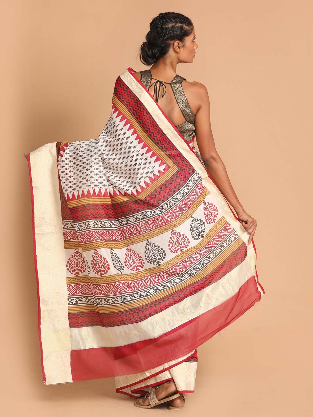 Indethnic Printed Cotton Blend Saree in Maroon - View 3