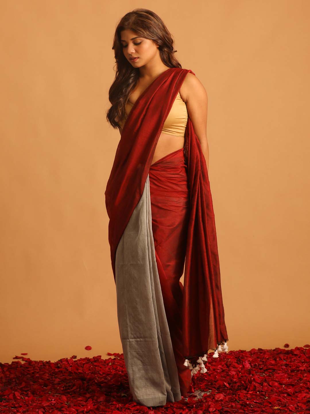 Indethnic Red & Grey Cotton Blend Solid Design Sarees - View 1