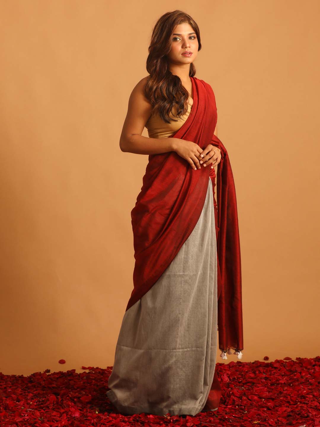 Indethnic Red & Grey Cotton Blend Solid Design Sarees - View 2