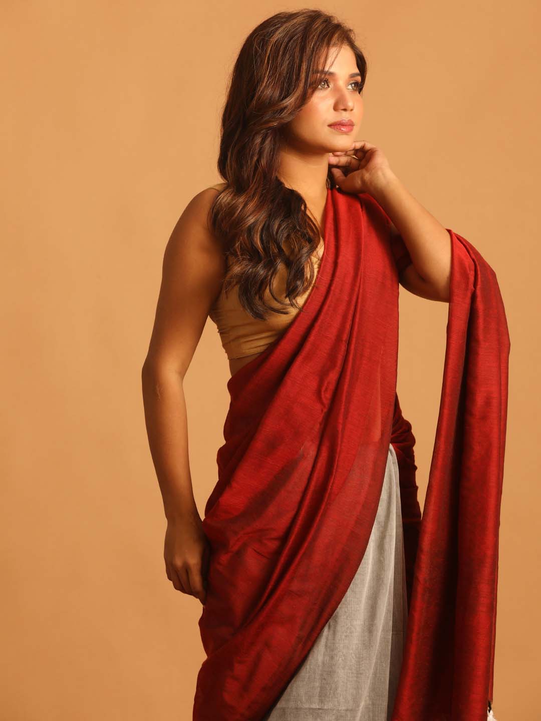 Indethnic Red & Grey Cotton Blend Solid Design Sarees - View 3