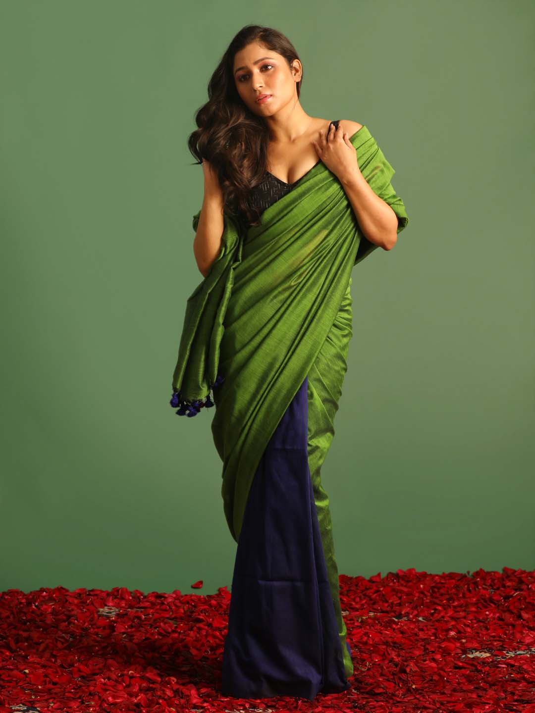 Indethnic Green & Blue Cotton Blend Solid Design Sarees - View 1