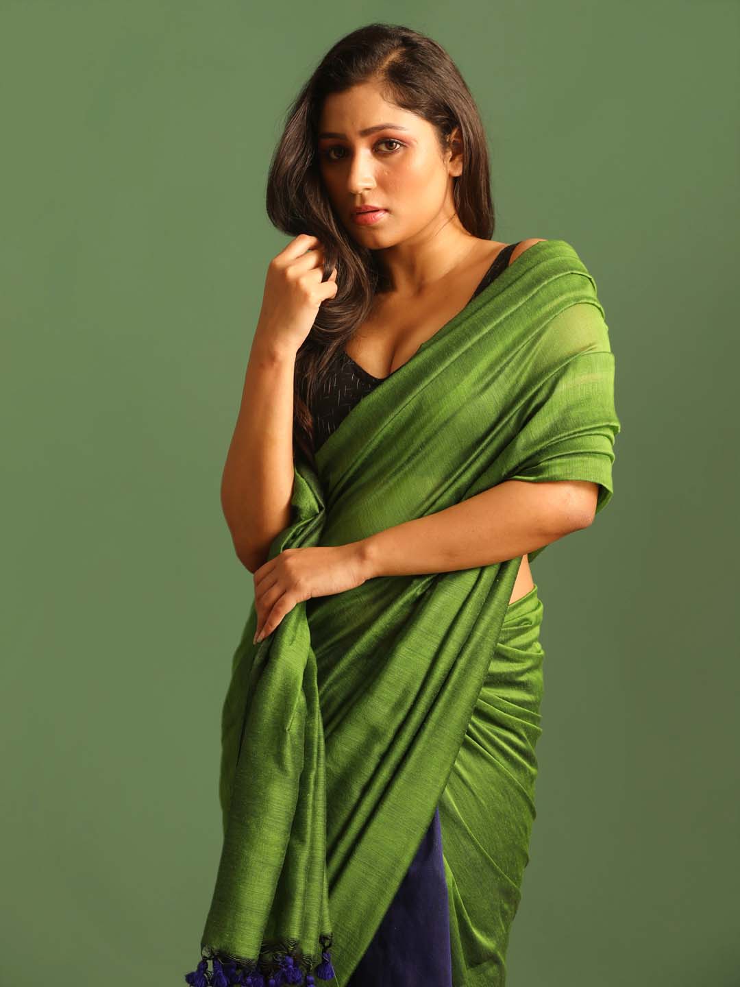 Indethnic Green & Blue Cotton Blend Solid Design Sarees - View 3